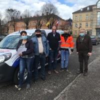 véhicule utilitaire électrique destiné au transport des personnes âgées ou vulnérables 